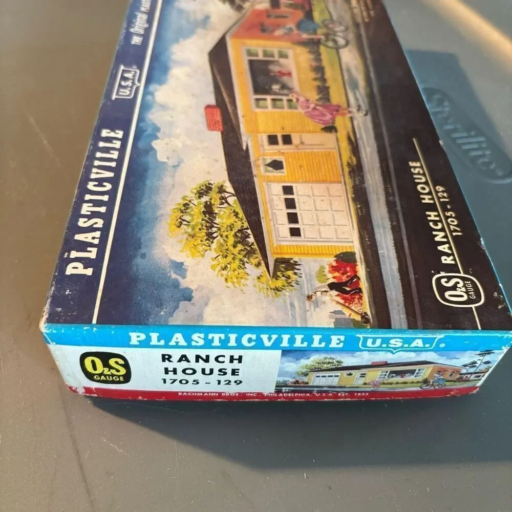 Plasticville Ranch House 1705-129 White With Blue Roof *Complete*